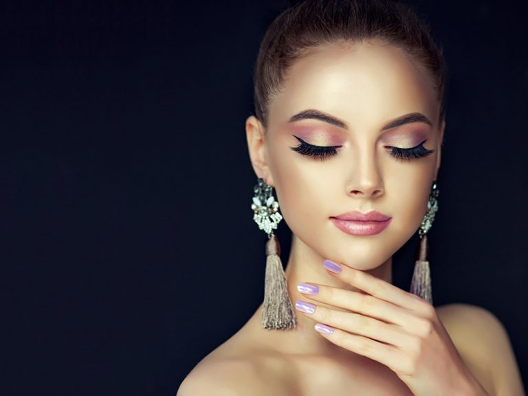 Face_Makeup_Manicure_Earrings_Beautiful_561822_1348x1024